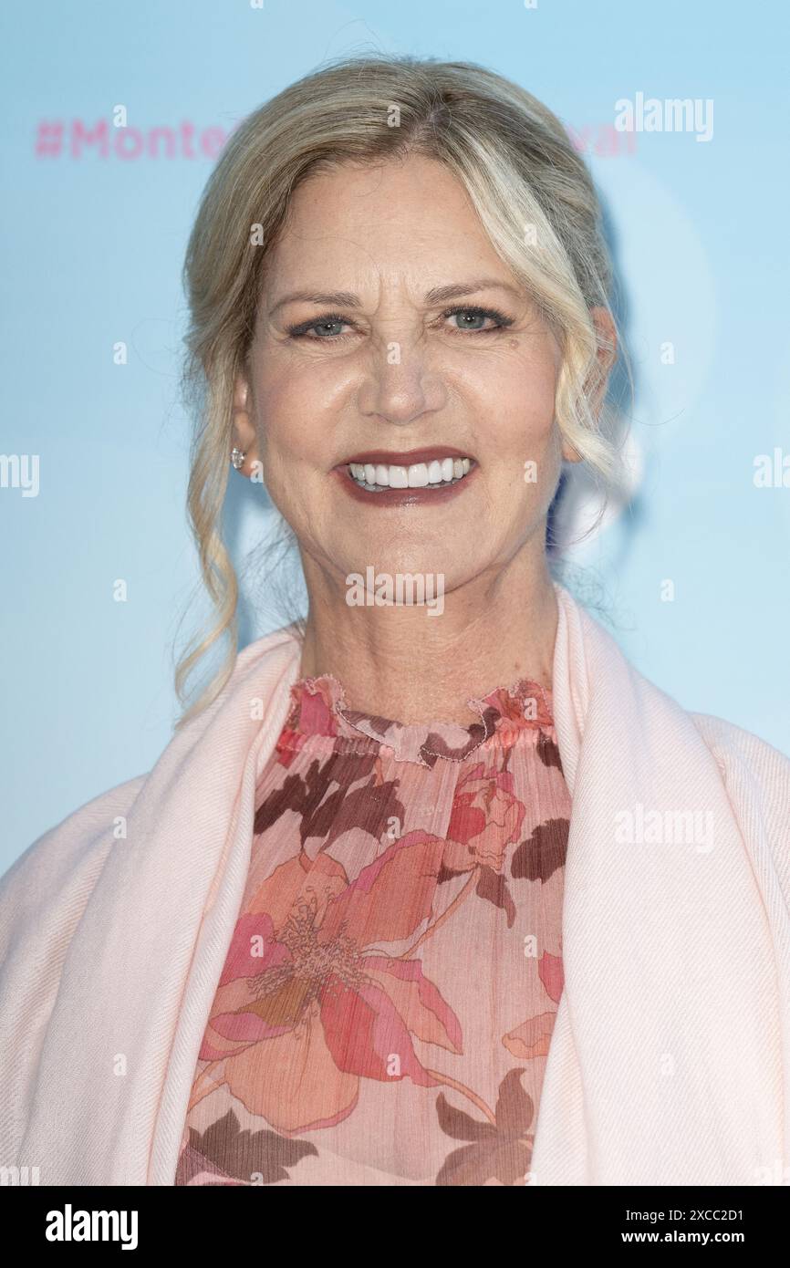 Unveiling the Masterpieces: Simon Ward and Leslie Landon's Art Exhibition  at the Great Race Lunch Stop, image size:866x1390