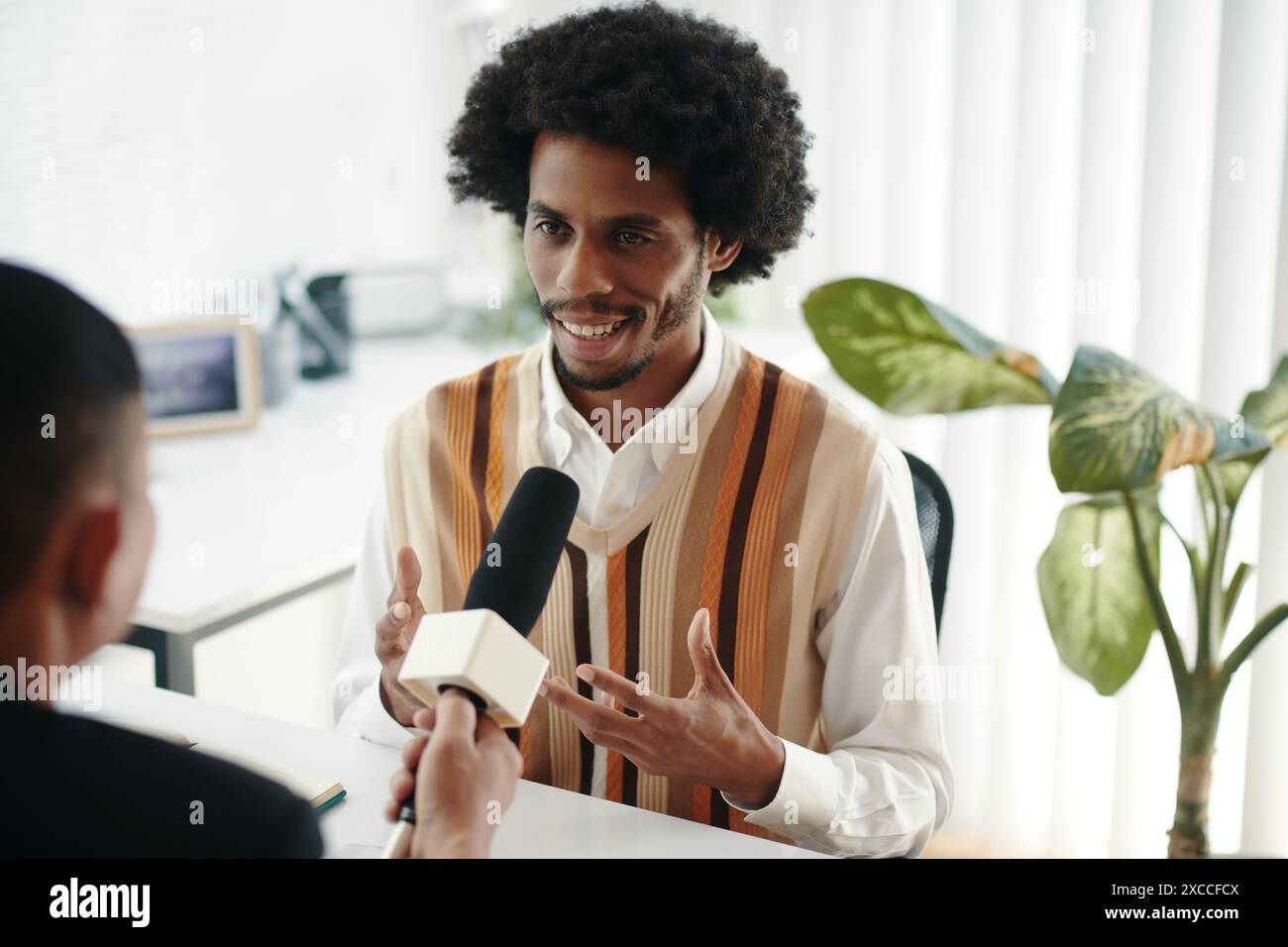 Interviewer hi-res stock photography and images - Alamy