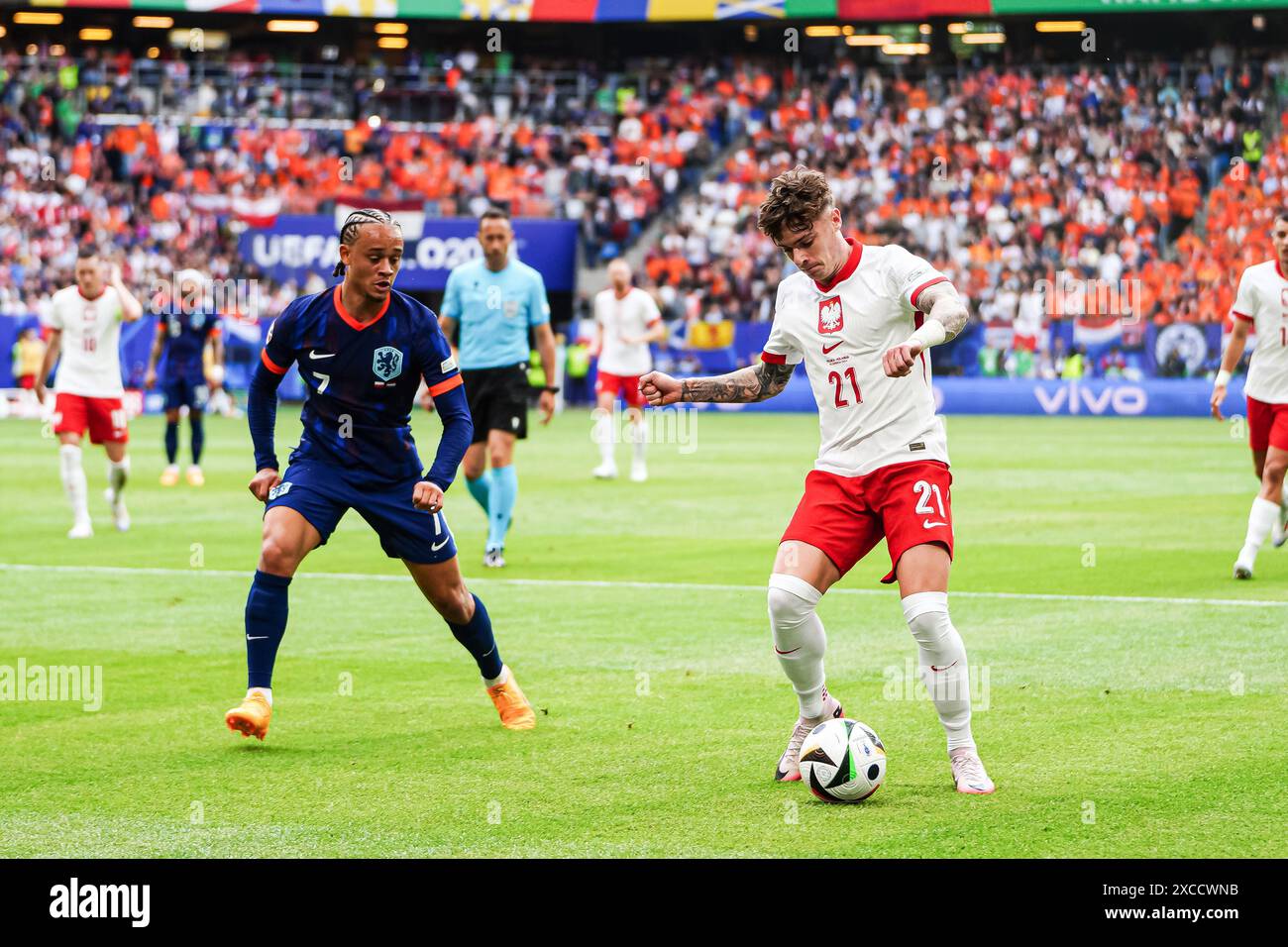 Xavi Simons (Niederlande, 07), Nicola Zalewski (Polen, 21) GER, Polen vs. Niederlande