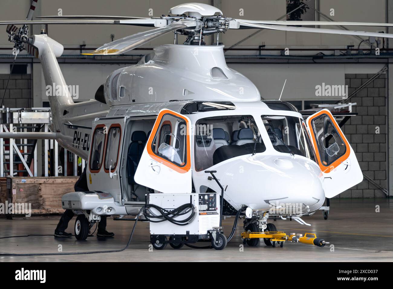 Amazon.co.jp: AgustaWestland AW139 ヘリコプターミリタリー