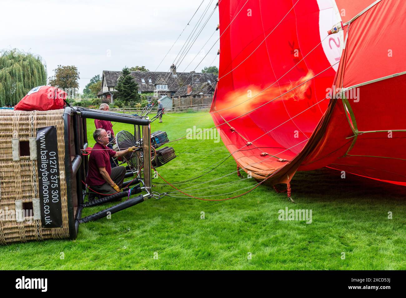 Balloon inflating hot air hi-res stock photography and images - Alamy