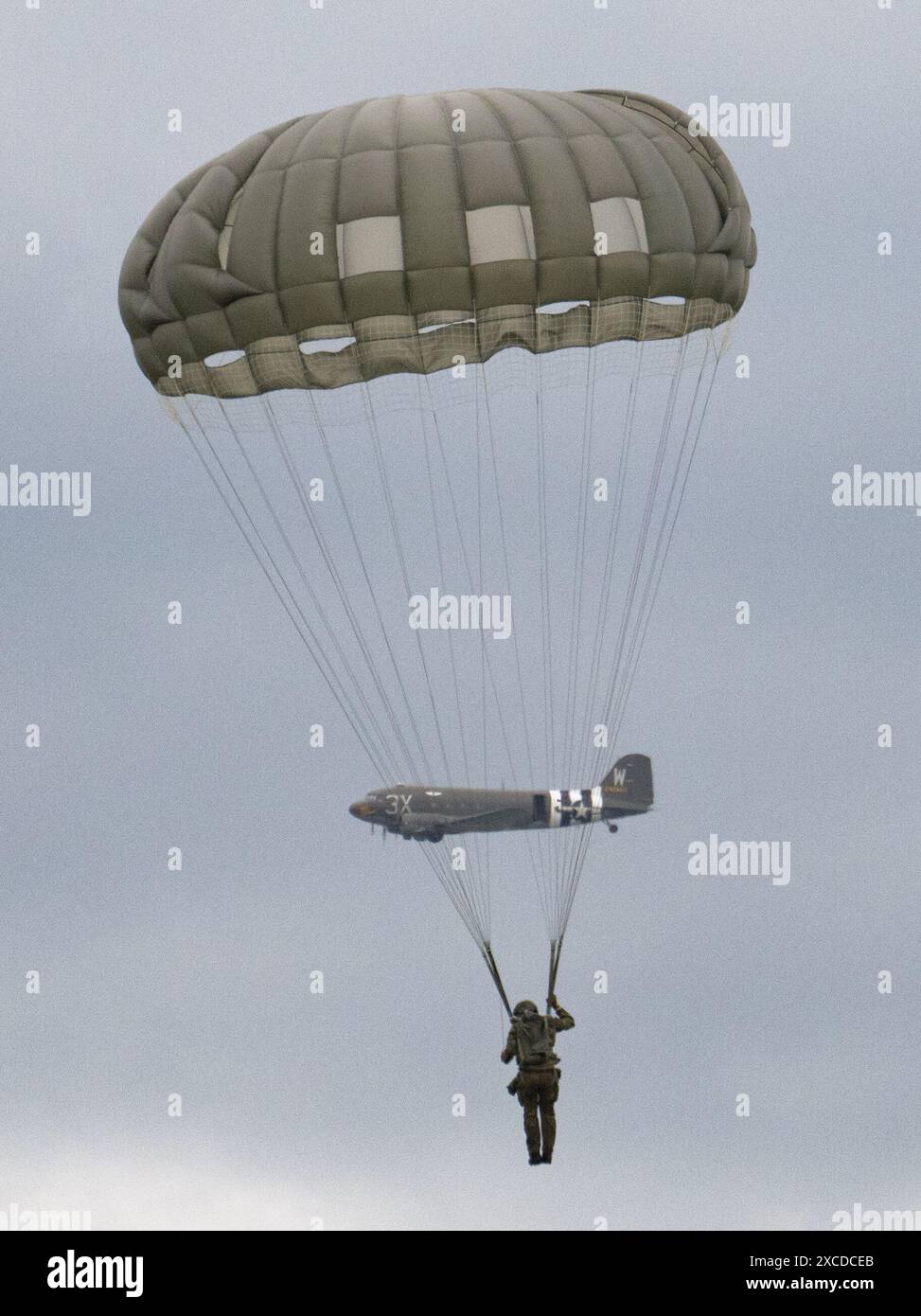 16 June 2024, Hesse, Wiesbaden: Parachutists land at the US Army ...