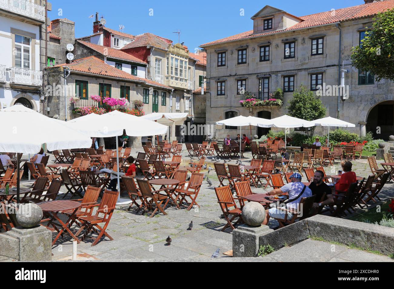 Restaurant bars terraces plaza hi-res stock photography and images - Alamy