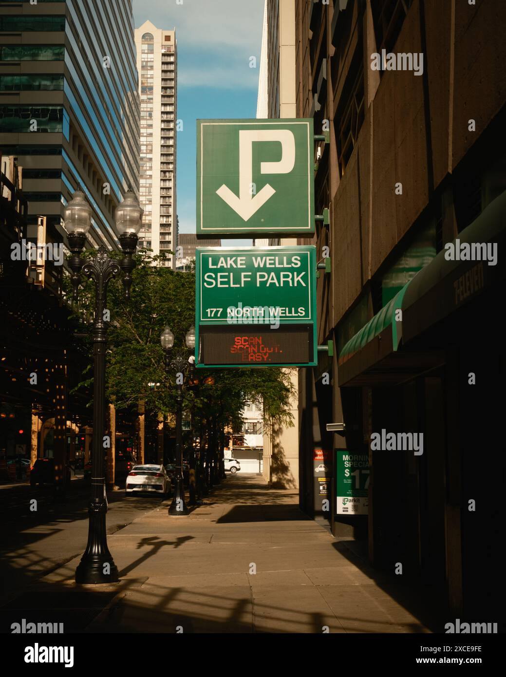 Parking garage sign at Lake & Wells, Chicago, Illinois Stock Photo - Alamy