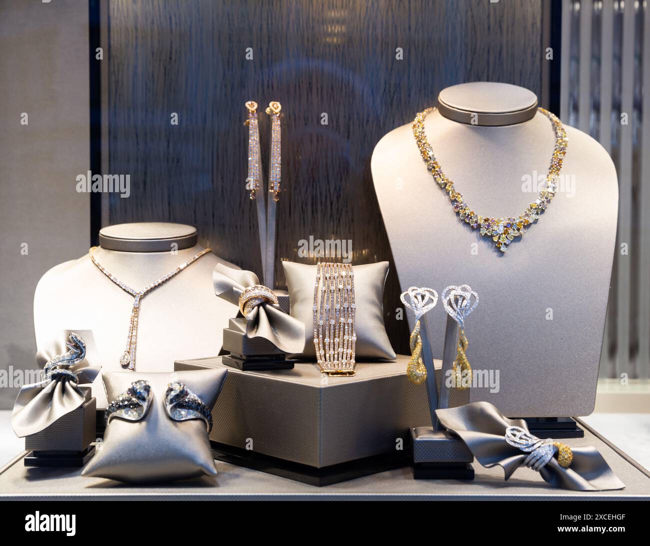 Vintage jewellery shop hi-res stock photography and images - Alamy