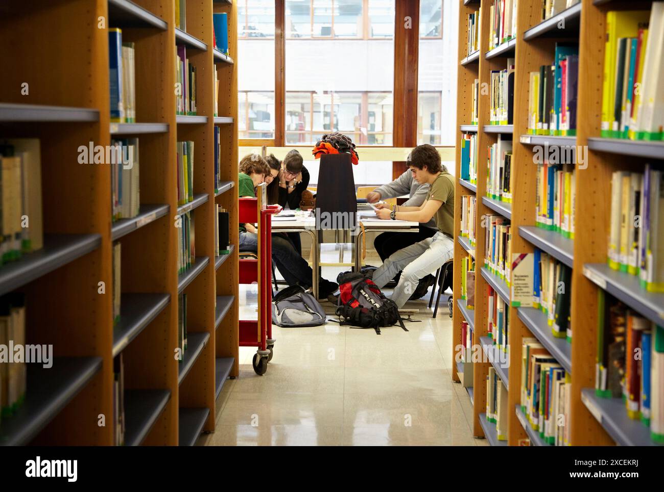 University students studying tables hi-res stock photography and images ...