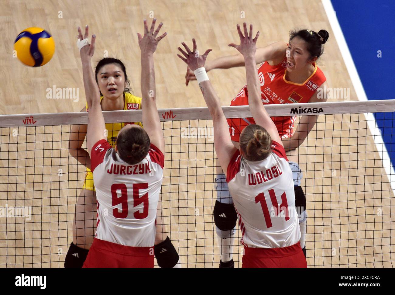 Beijing, China. 16th June, 2024. Wu Mengjie (1st R) of China spikes ...