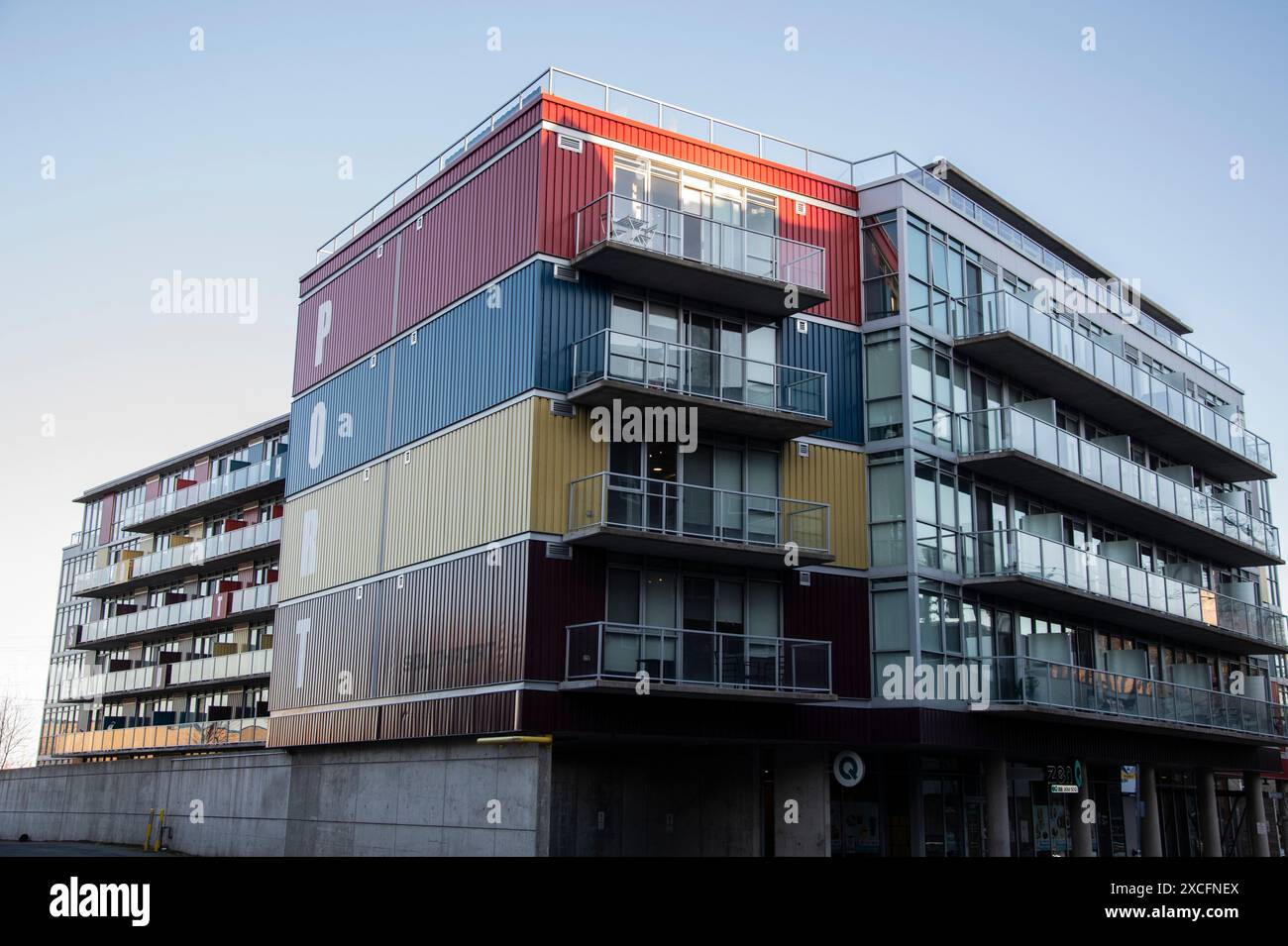 Shipping container apartment hi-res stock photography and images - Alamy
