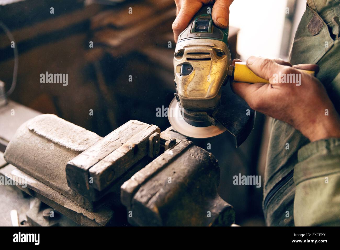 Using Grinder Machine Using industrial equipment hi-res stock photography and images - Alamy