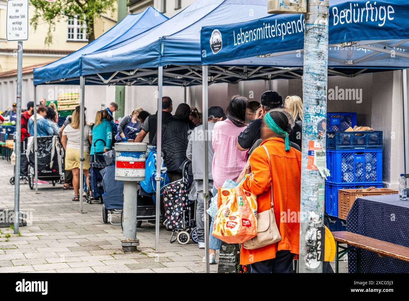 Ehrenamtliche mitarbeiter hires stock photography and images Alamy