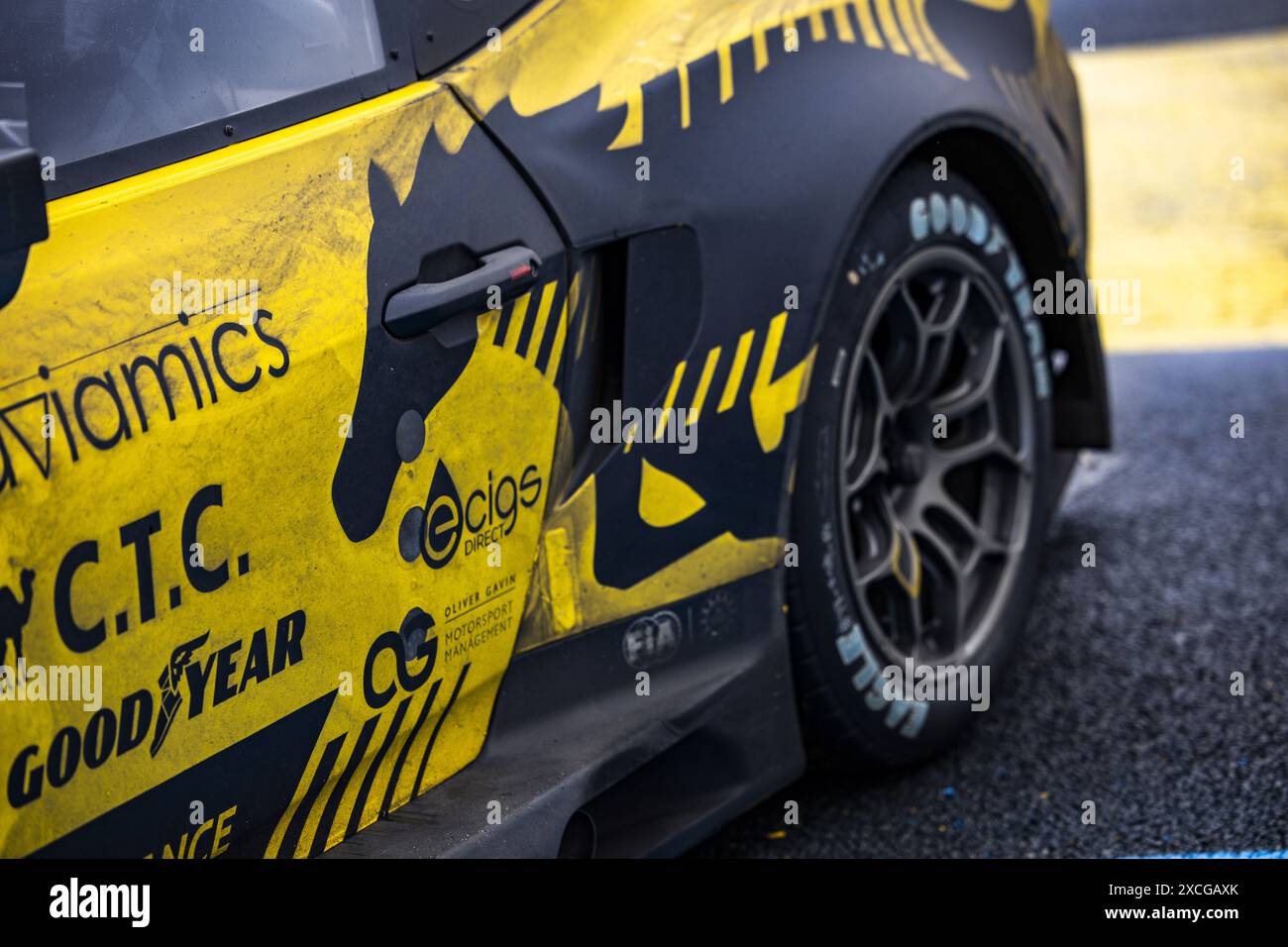 Ford Mustang N°44 24H Le Mans 2024 - SPARK 1/18 - Résine Jaune - Édition Limitée
