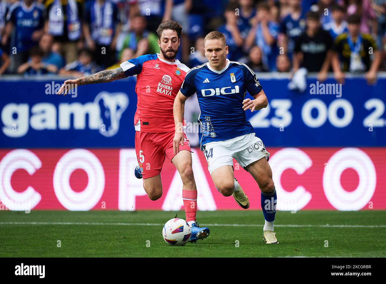 Alexandre Zurawski 'Alemao’ of Real Oviedo compete for the ball with Fernando Calero of RCD Espanyol during the LaLiga Hypermotion match between Real Stock Photo