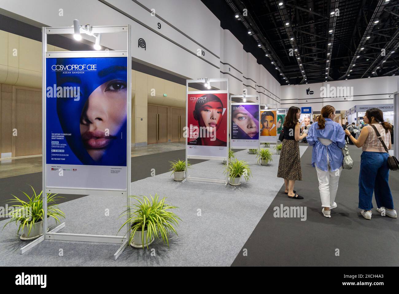 Asia innovations group hi-res stock photography and images - Alamy