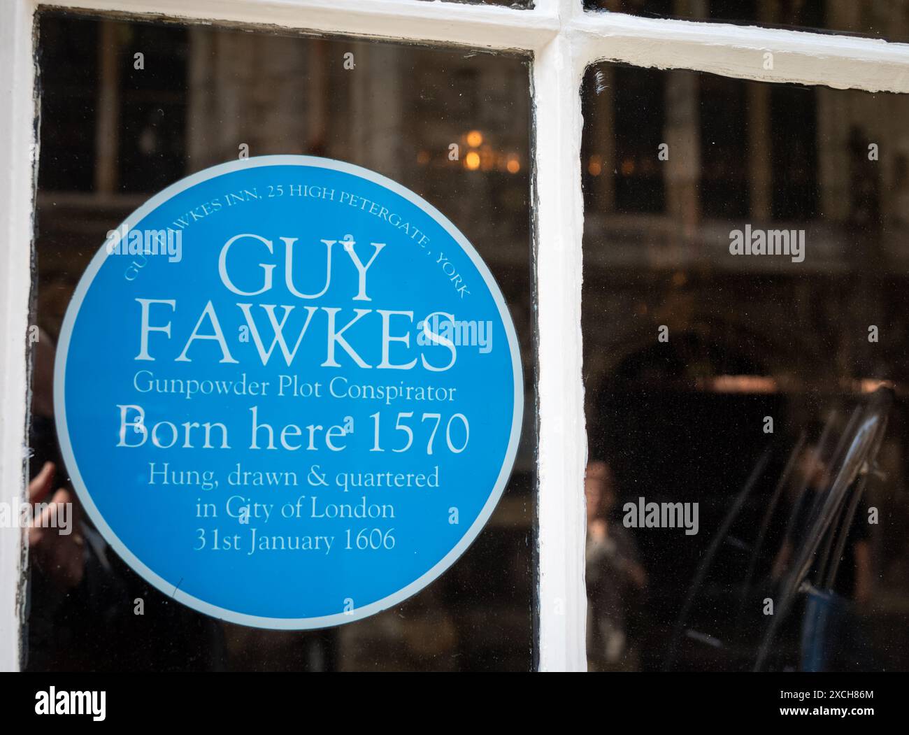 A blue circular sign marking the birthplace of gunpowder plot