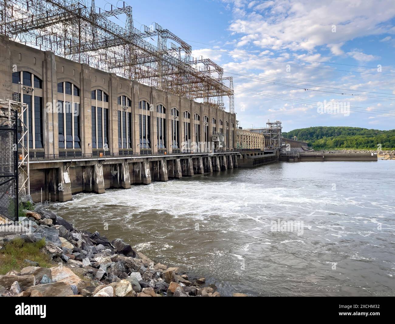The Conowingo Dam is a large hydroelectric dam that spans the lower