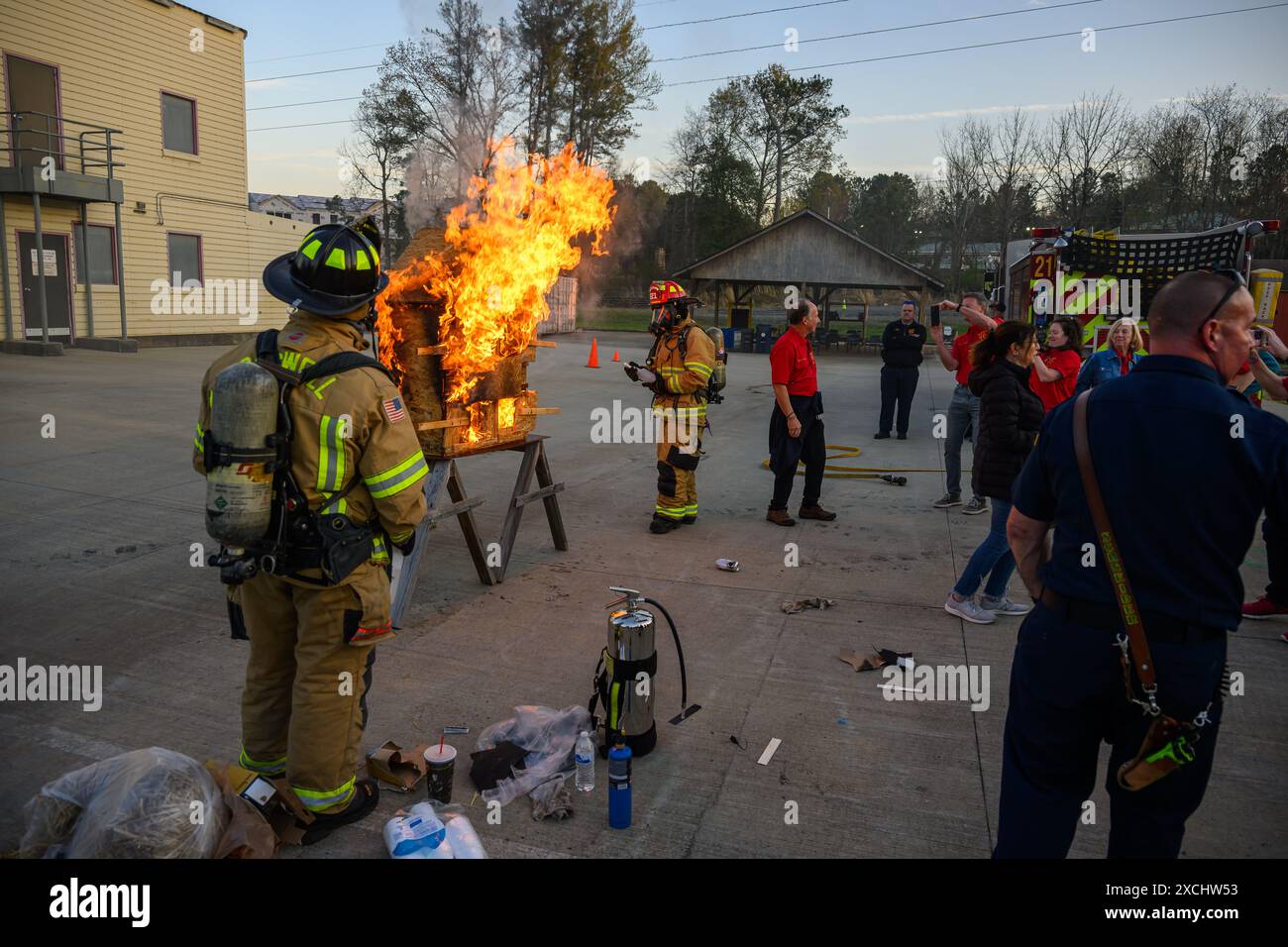 Citizens Fire Academy of Roswell Fire Department listens to instructor ...