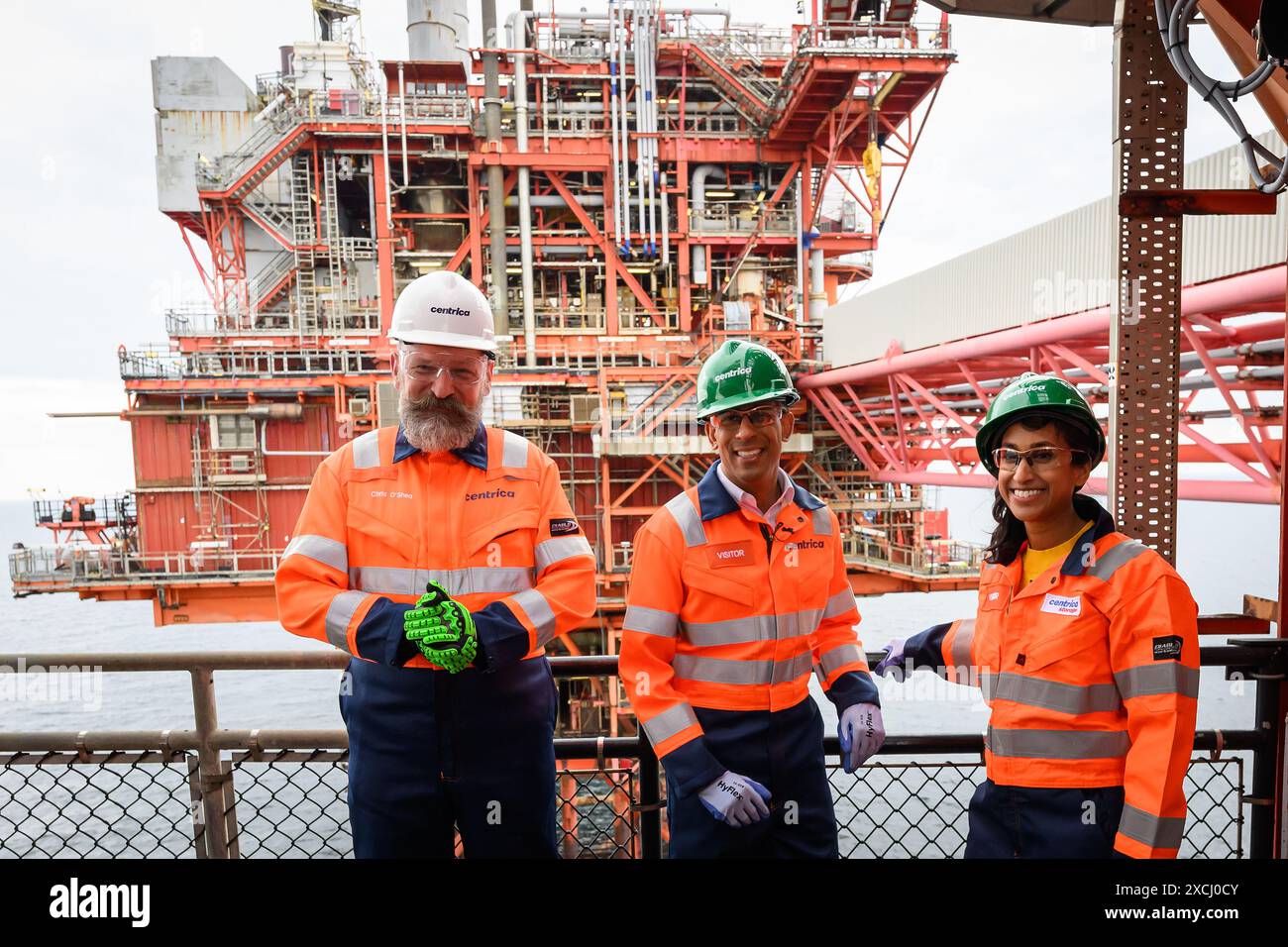 Prime Minister Rishi Sunak (centre) and Energy Security and Net Zero ...