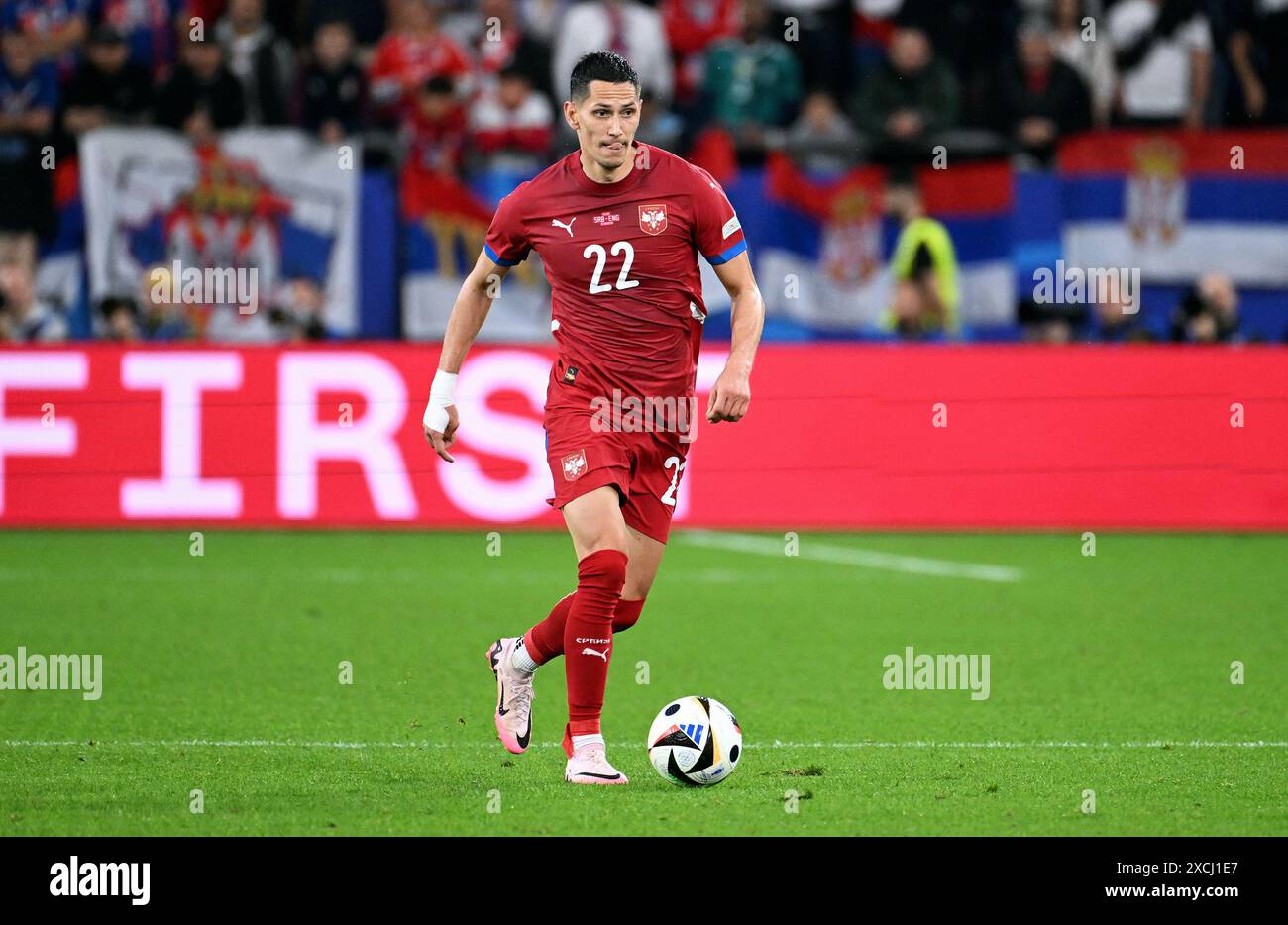 Fussball, Europameisterschaft, EURO 2024, Gruppe C, Veltins Arena Gelsenkirchen: Serbien - England 0:1; Sasa Lukic (SER). Aktion, Einzelbild. Stock Photo