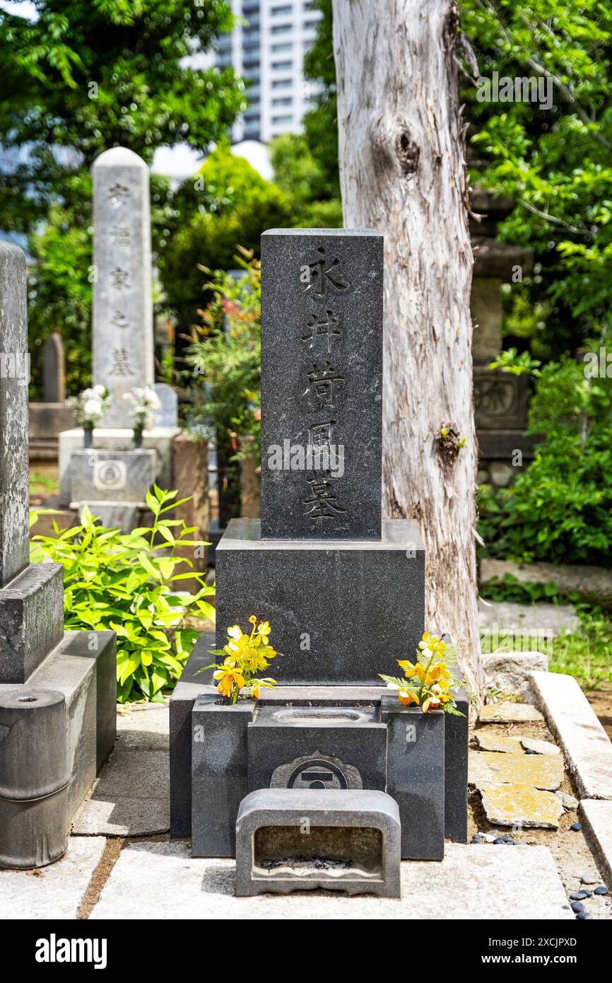 Grave of Japanese writer Nagai Kafu, in the Zoshigaya Cemetery, a public graveyard in Minami-Ikebukuro, Toshima, Tokyo. Stock Photo