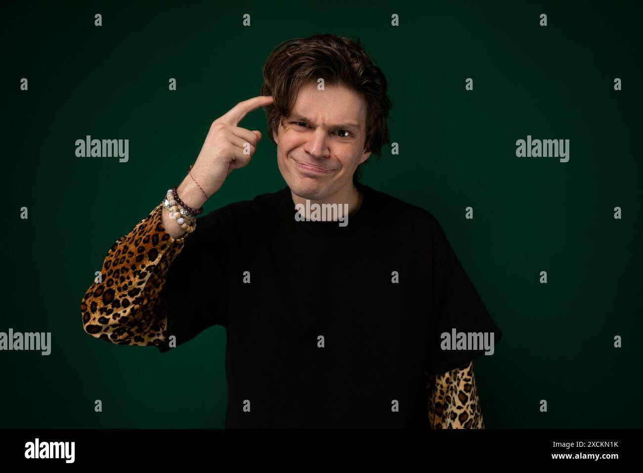 Black man making peace sign hi-res stock photography and images - Alamy