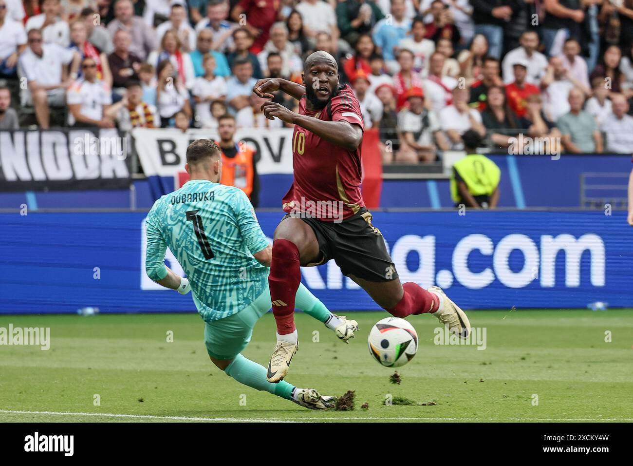 Frankfurt, Germany. 17th June, 2024. Slovakia's goalkeeper Martin Dubravka and Belgium's Romelu Lukaku fight for the ball during a soccer game between Belgian national soccer team Red Devils and Slovakia, Monday 17 June 2024 in Frankfurt Am Main, Germany, the first match in the group stage of the UEFA Euro 2024 European championships. BELGA PHOTO BRUNO FAHY Credit: Belga News Agency/Alamy Live News Stock Photo