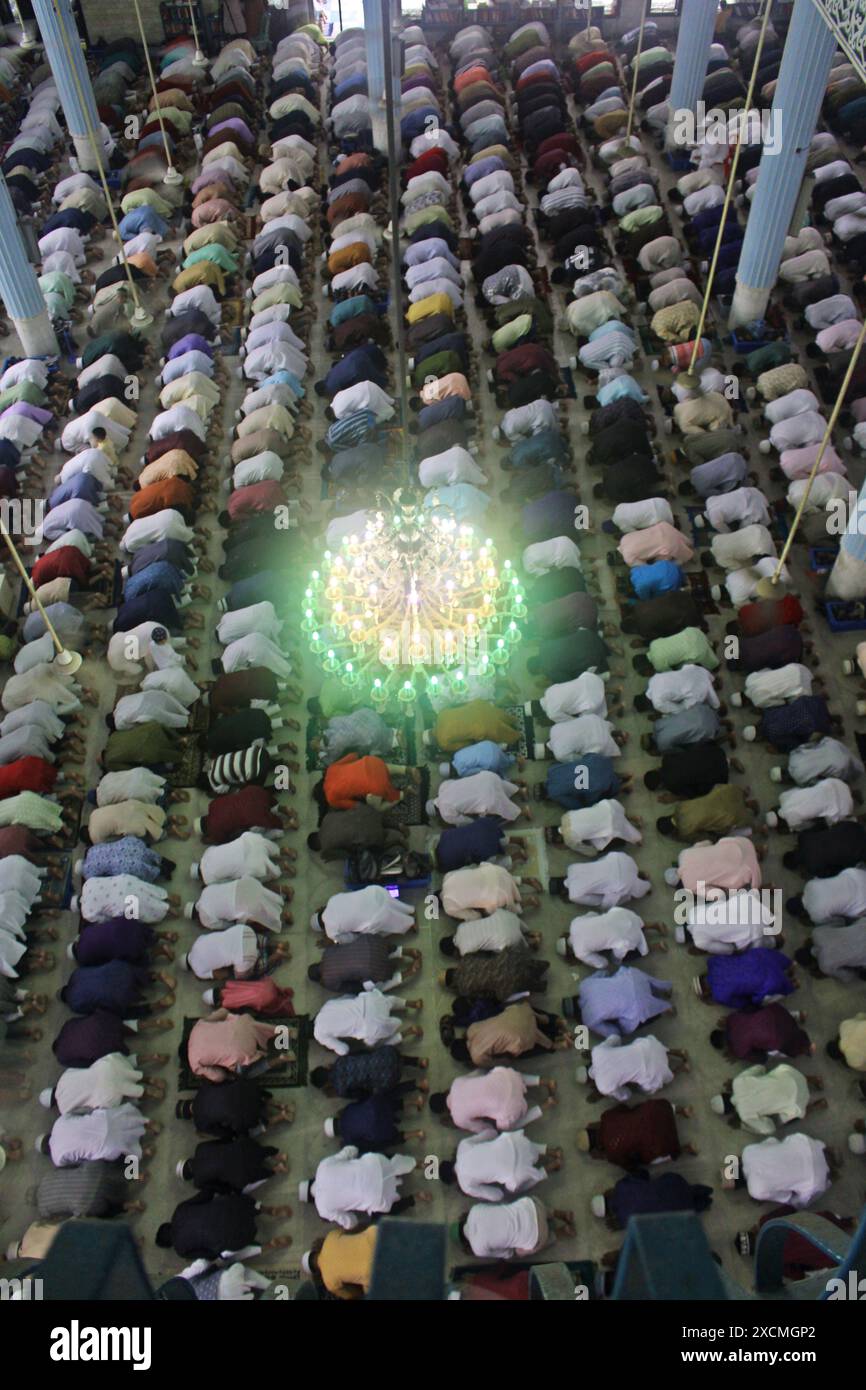 Dhaka, Dhaka, Bangladesh. 17th June, 2024. The congregation of Eid-ul ...