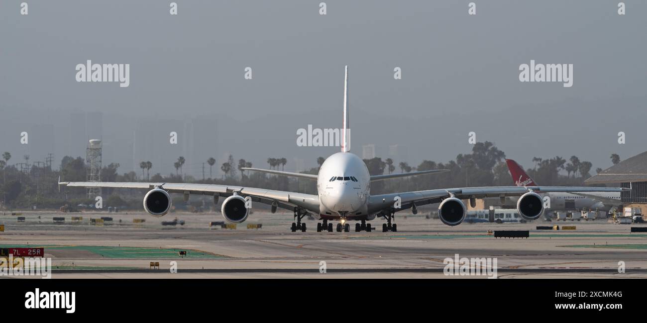 Airbus a380 widebody aircraft hi-res stock photography and images - Alamy