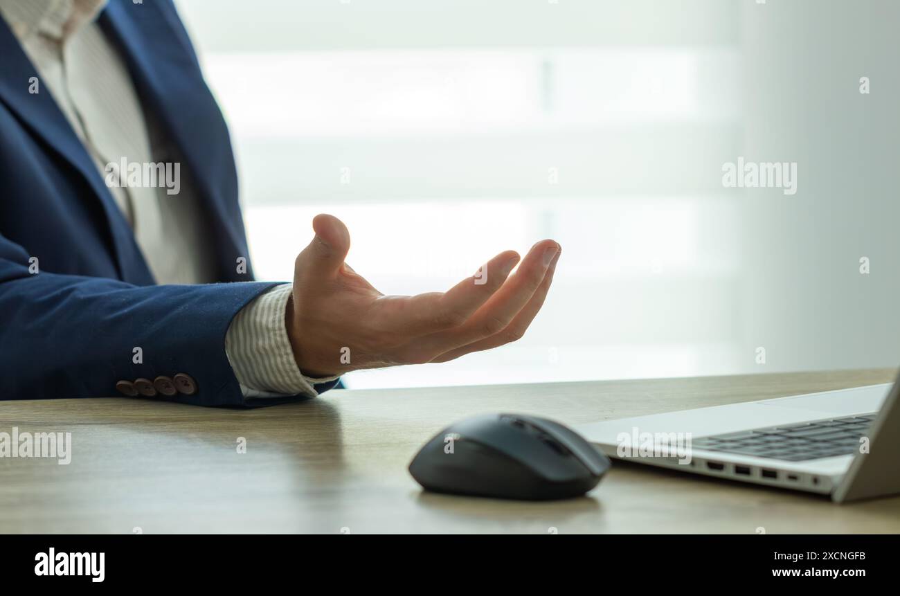 Business typing hi-res stock photography and images - Alamy