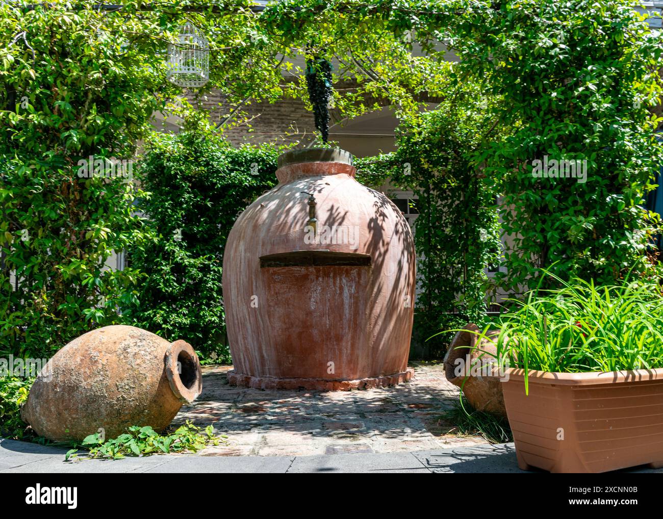 wine storage vessels, old time clay jugs for wine storage,