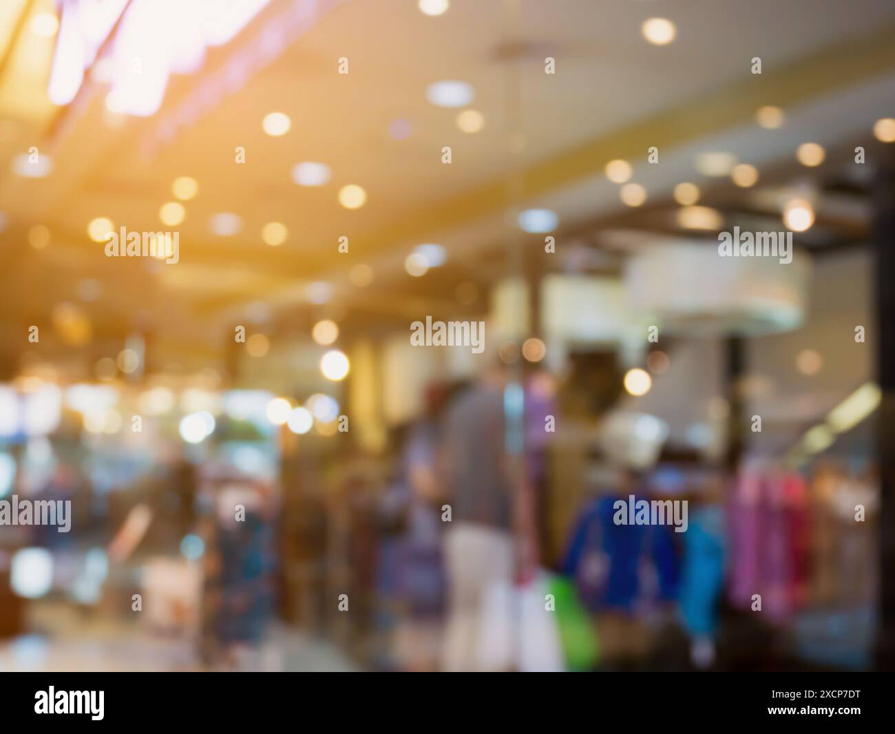People walking in shopping mall hi-res stock photography and images - Alamy