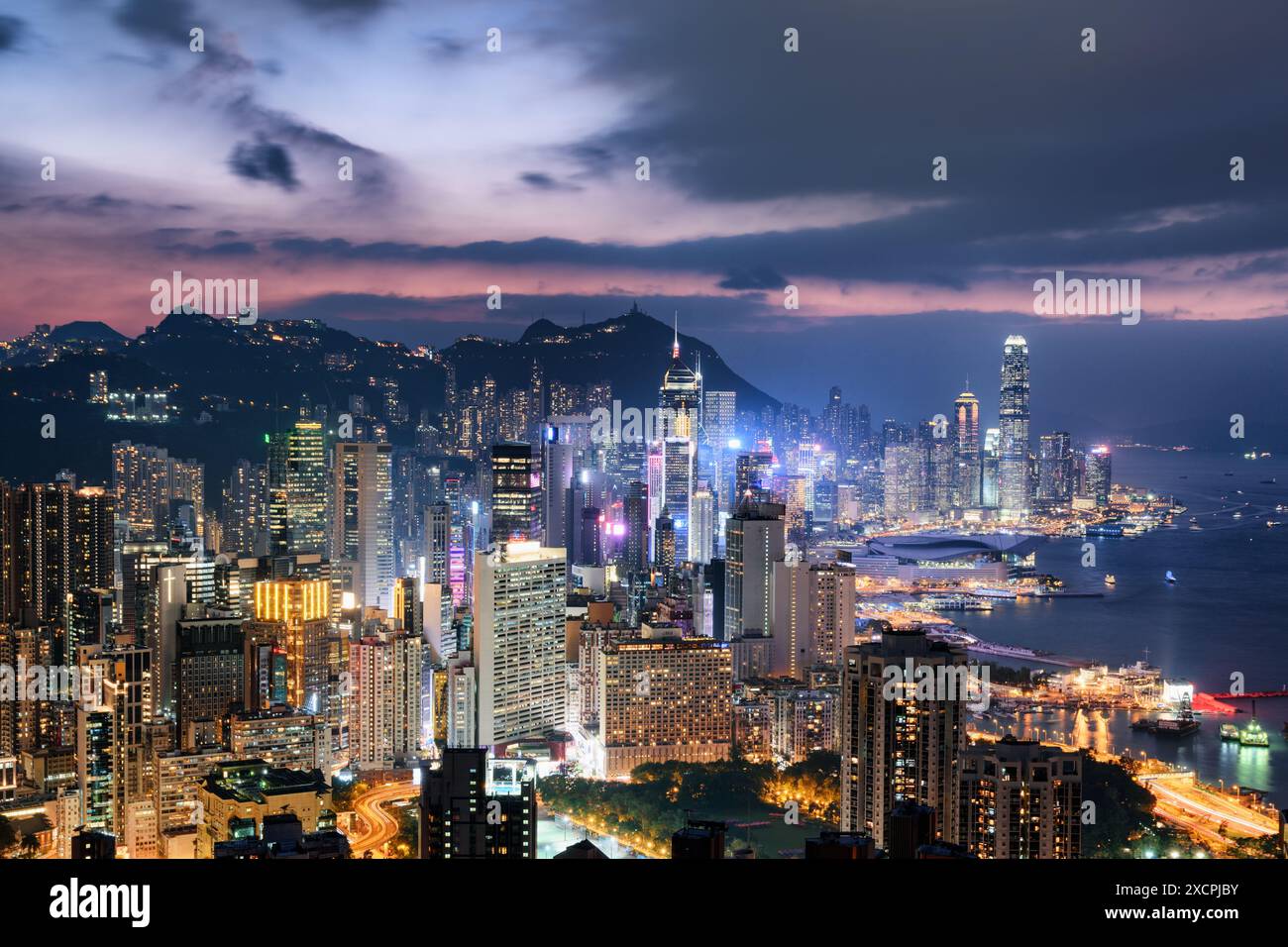 Scenic aerial view of skyscrapers in downtown of Hong Kong at sunset ...