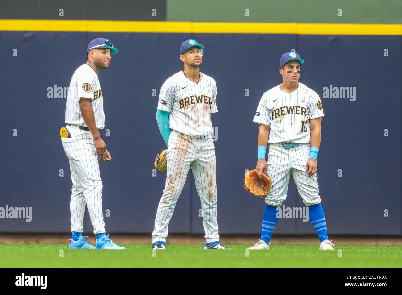 milwaukee-brewers-outfielders-jackson-chourio-11-blake-perkins-16