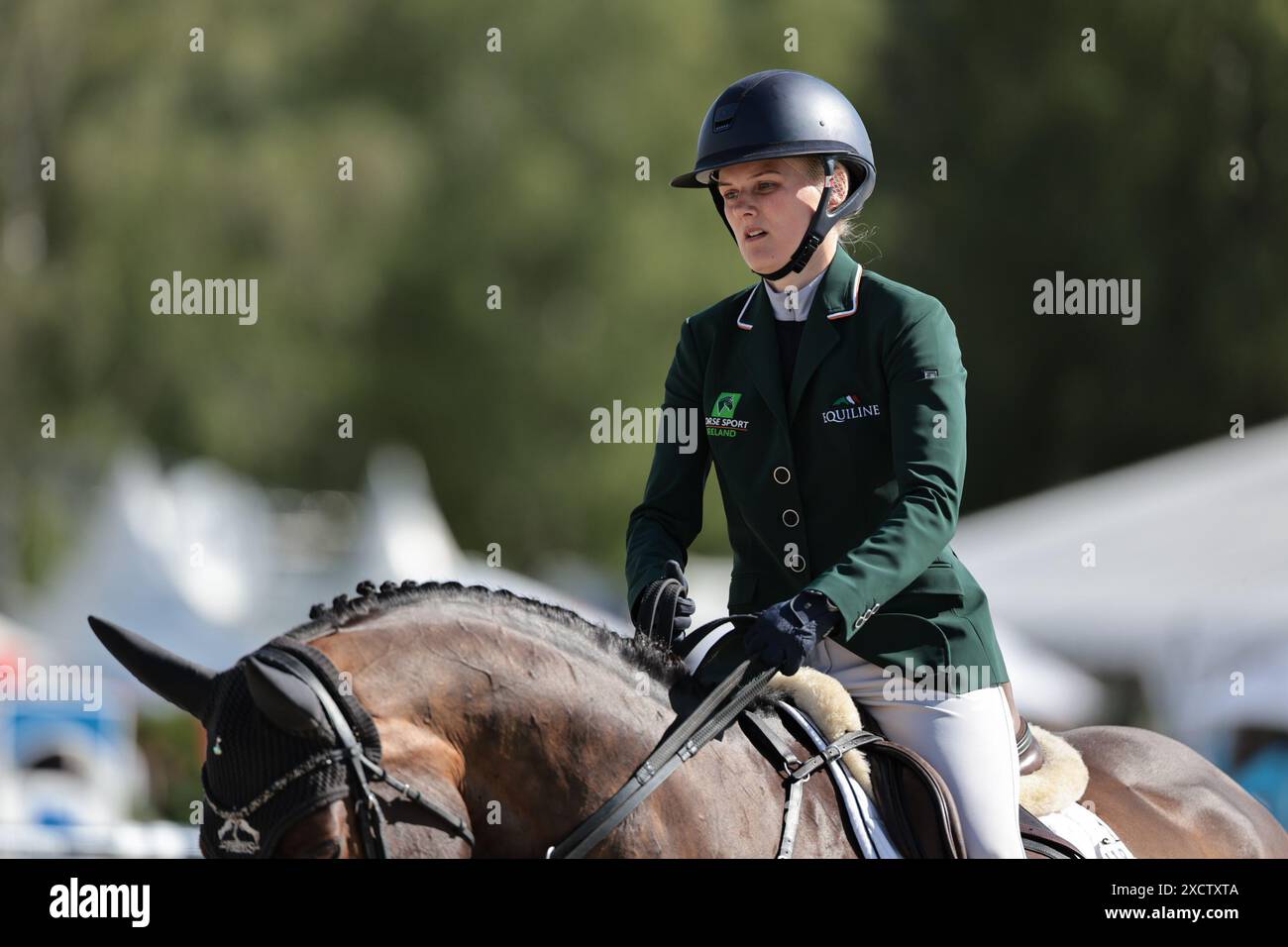 Jennifer Kuehnle of Ireland with Sammy Davis Junior during the CCI5