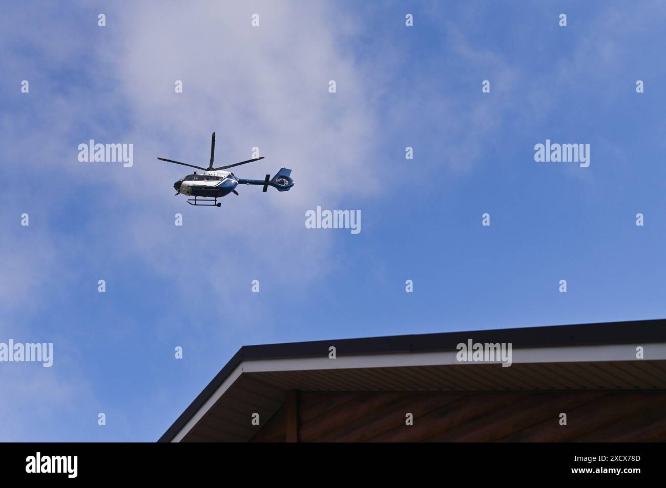 Helicopter overflight hi-res stock photography and images - Alamy