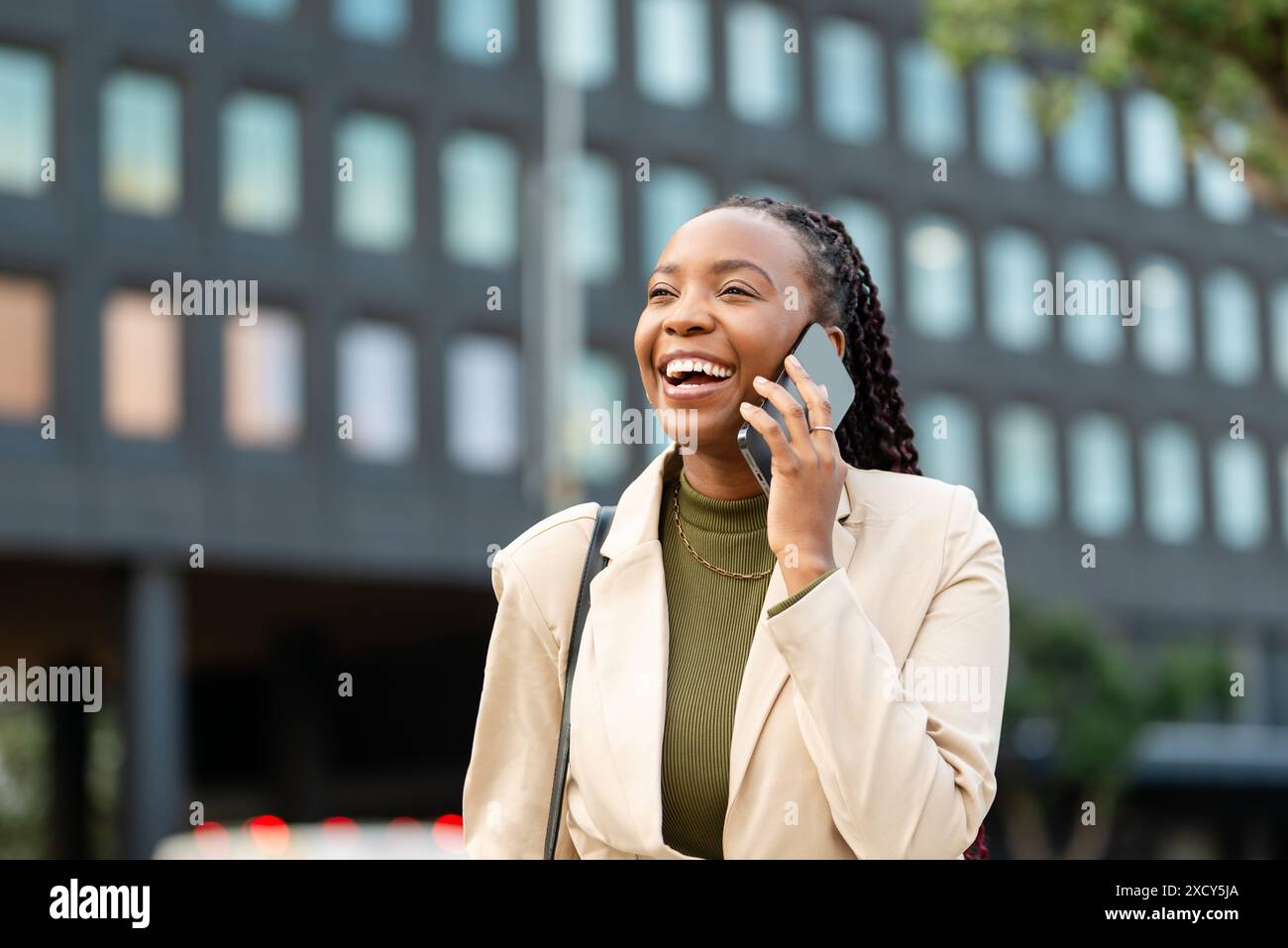 Business happy black woman hi-res stock photography and images - Alamy