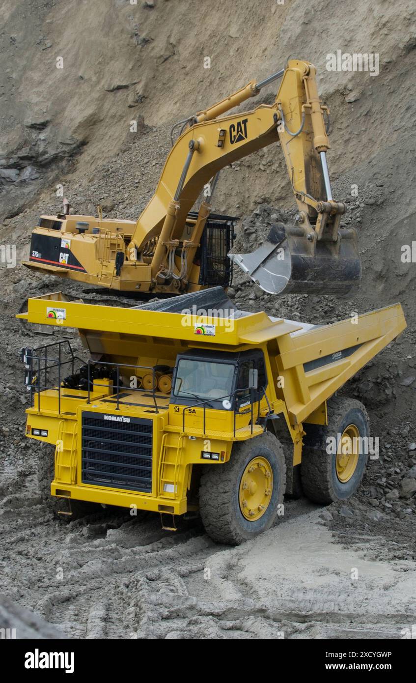 Loading rocks at quarry, Hydraulic Excavator, machinery for public ...