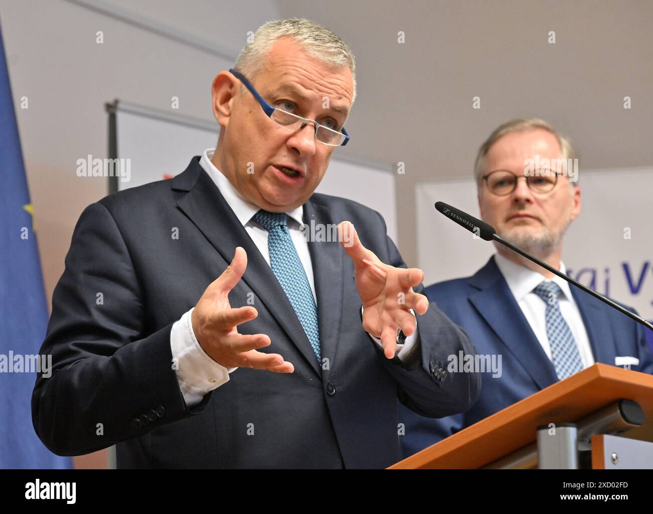 Current prime rate hi-res stock photography and images - Alamy