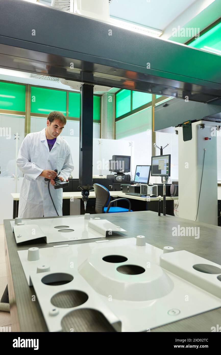 CMM Coord. Coordinate Measuring Machine. Service dimensional measuring