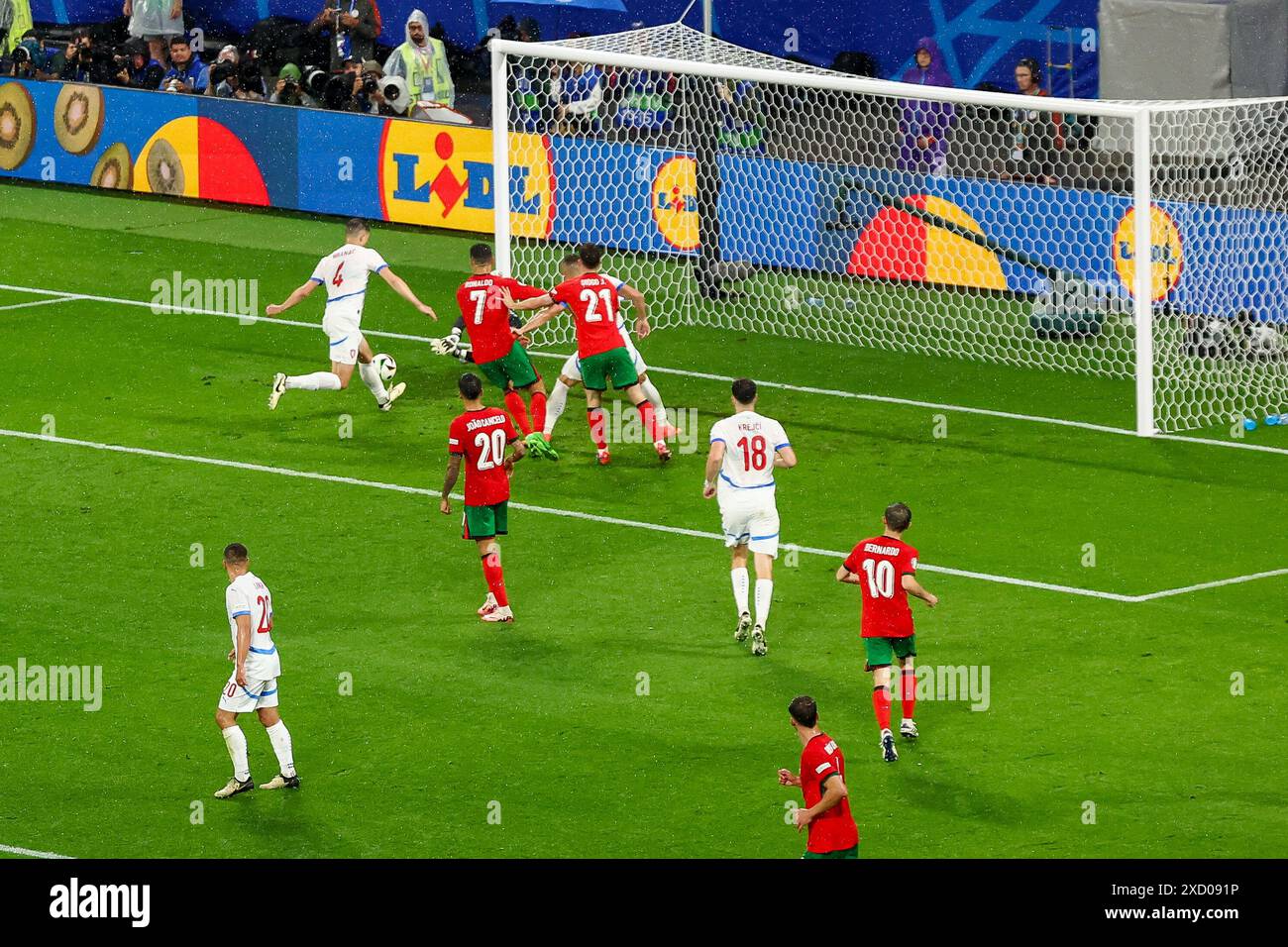 Leipzig, Germany. 18th June, 2024. Soccer: European Championship, Portugal - Czech Republic, preliminary round, Group F, match day 1, Stadion Leipzig. The Czech Republic's Robin Hranac scores an own goal to make it 1-1. Credit: Jan Woitas/dpa/Alamy Live News Stock Photo