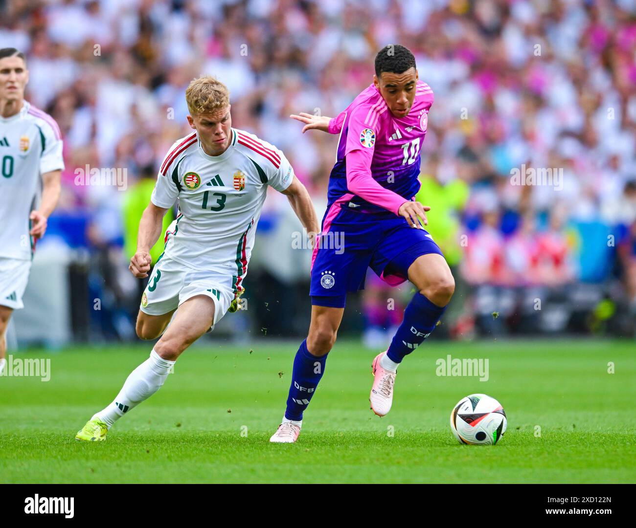 Jamal Musiala Germany und Andras Schaefer Hungary im Zweikampf, UEFA