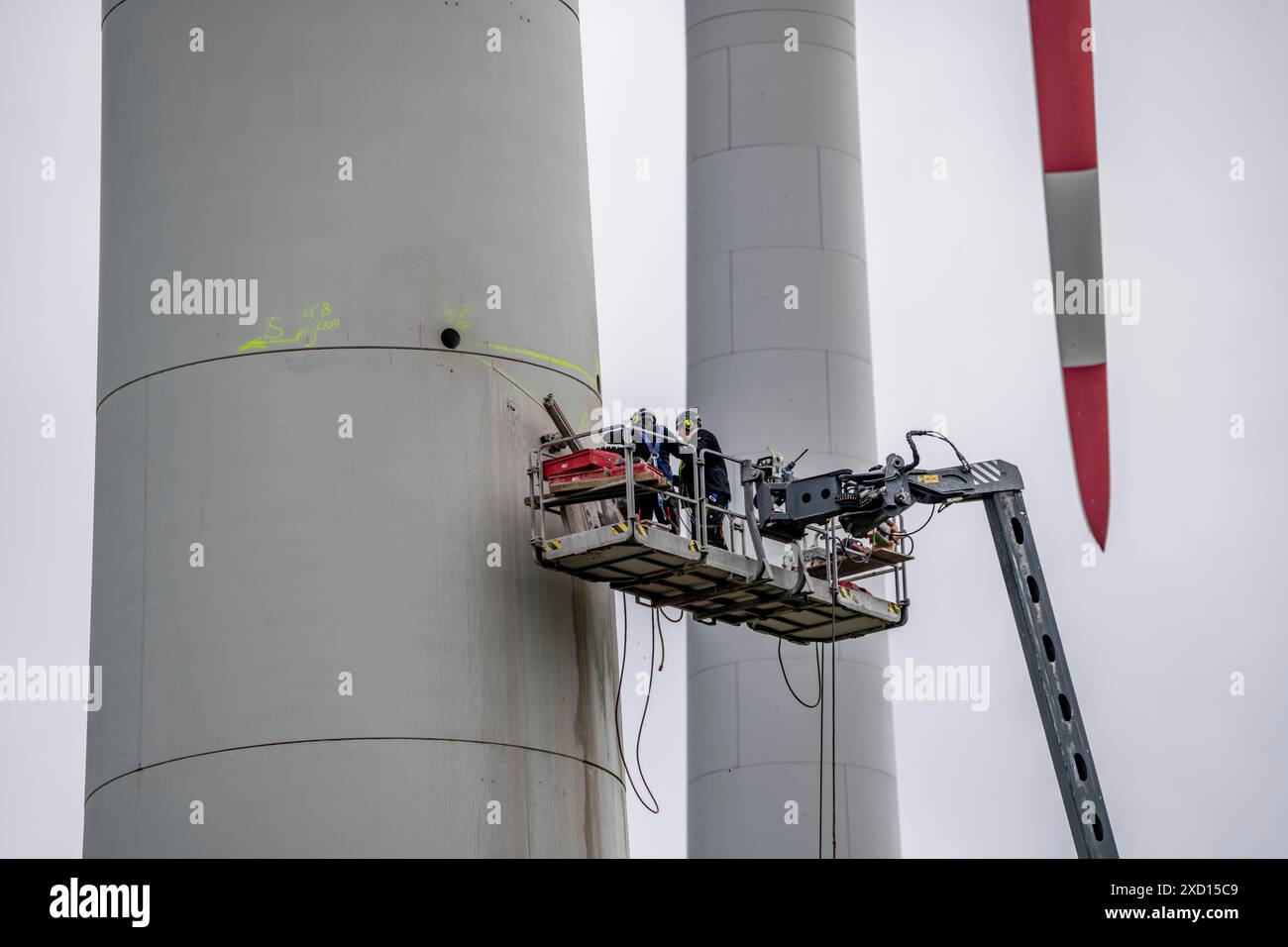 Preparation for the demolition of the tower of a 20 year old wind ...
