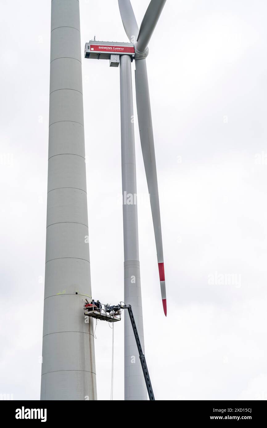Preparation for the demolition of the tower of a 20 year old wind ...