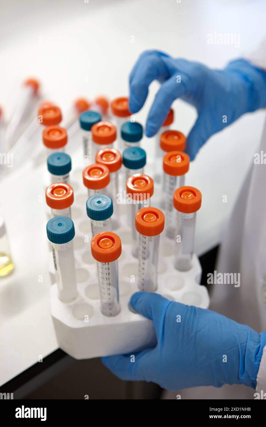 Tubes samples laboratory hi-res stock photography and images - Alamy