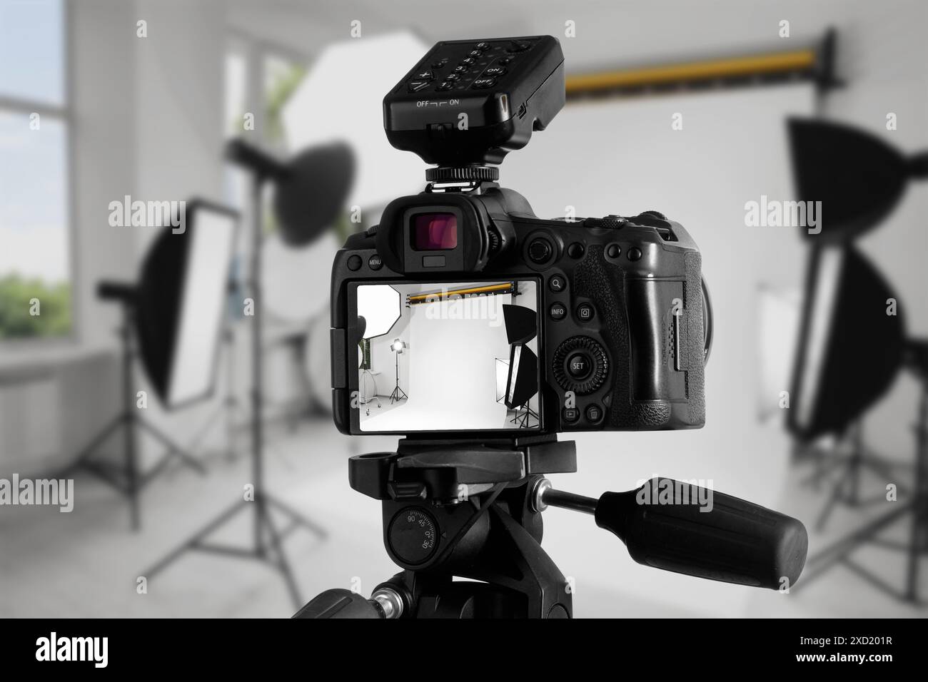 Professional camera on tripod in photo studio Stock Photo - Alamy