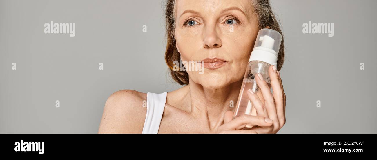 Mature woman face scrub hi-res stock photography and images - Alamy