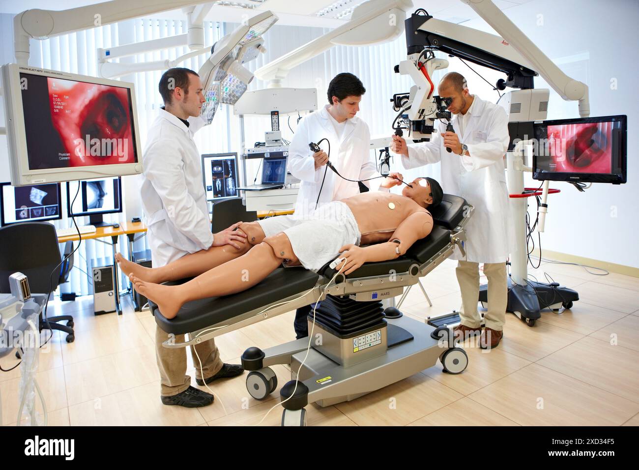 Integrated operating room, bronchoscopy simulation, examination of the ...