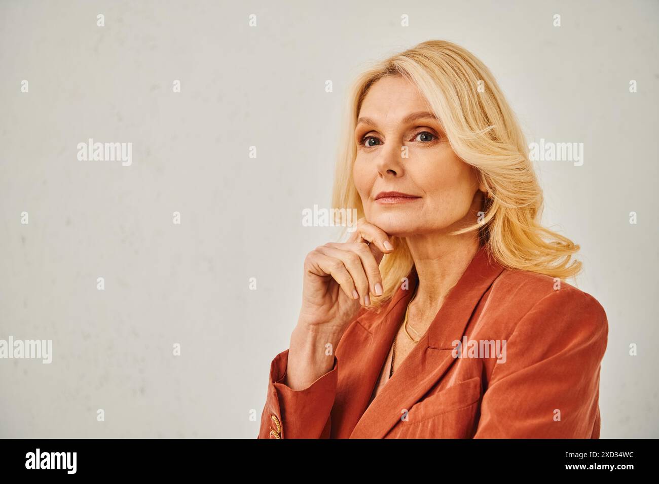 Stylish older woman model hi-res stock photography and images - Alamy