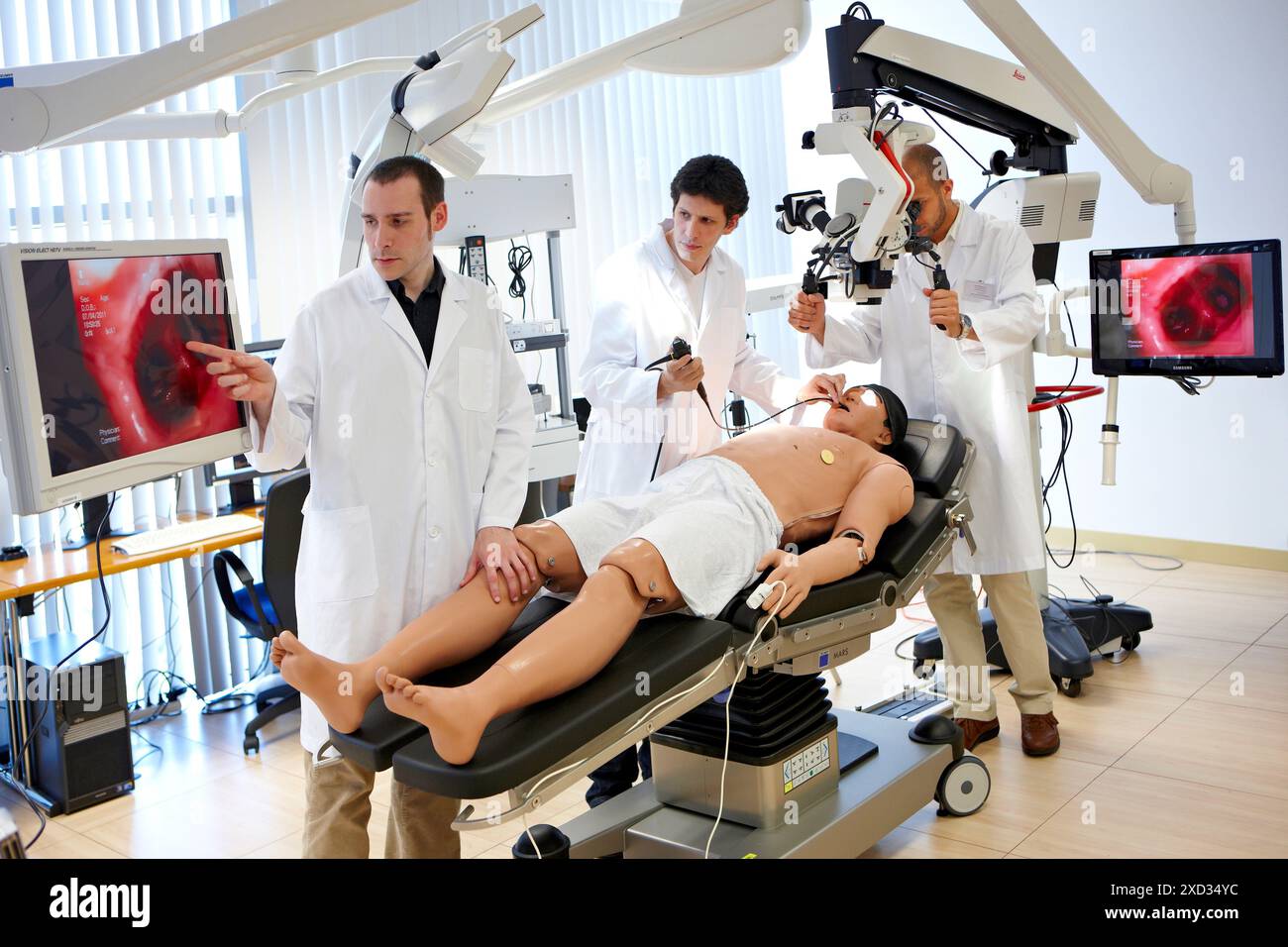 Integrated operating room, bronchoscopy simulation, examination of the ...