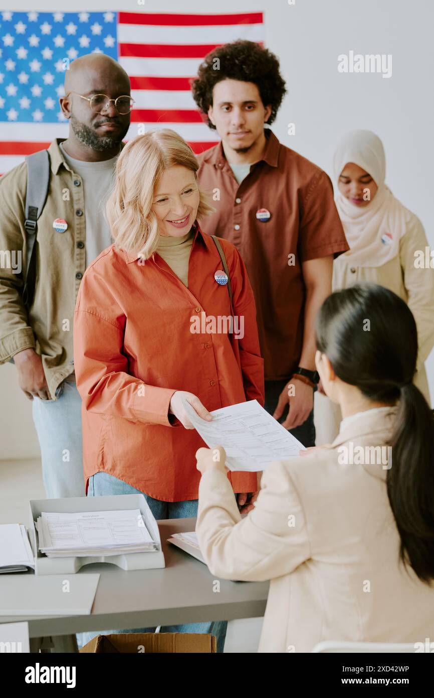 African american vote long line hi-res stock photography and images - Alamy
