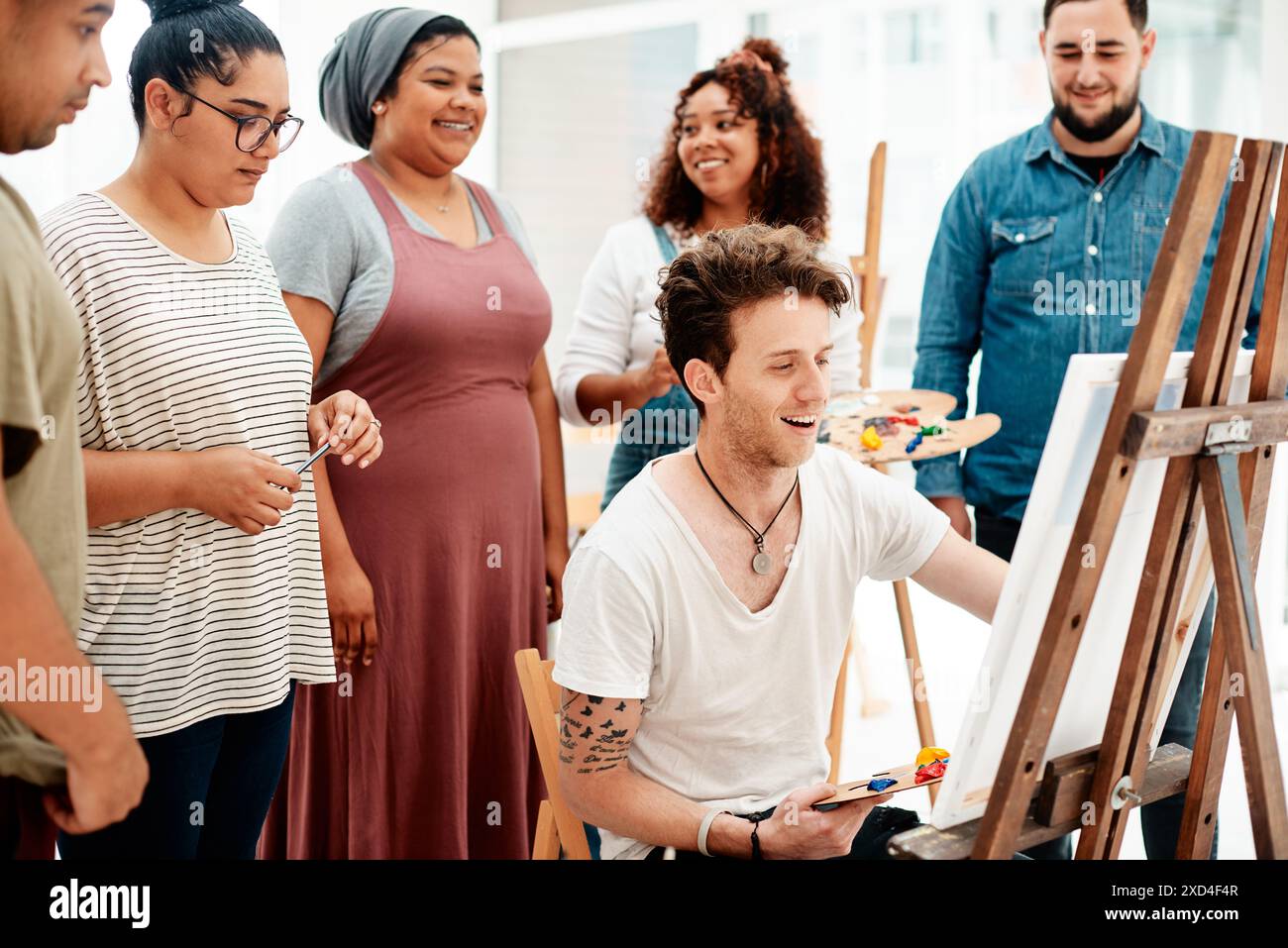 Group Painting Example Diverse female friends painting hi-res stock photography and images - Alamy
